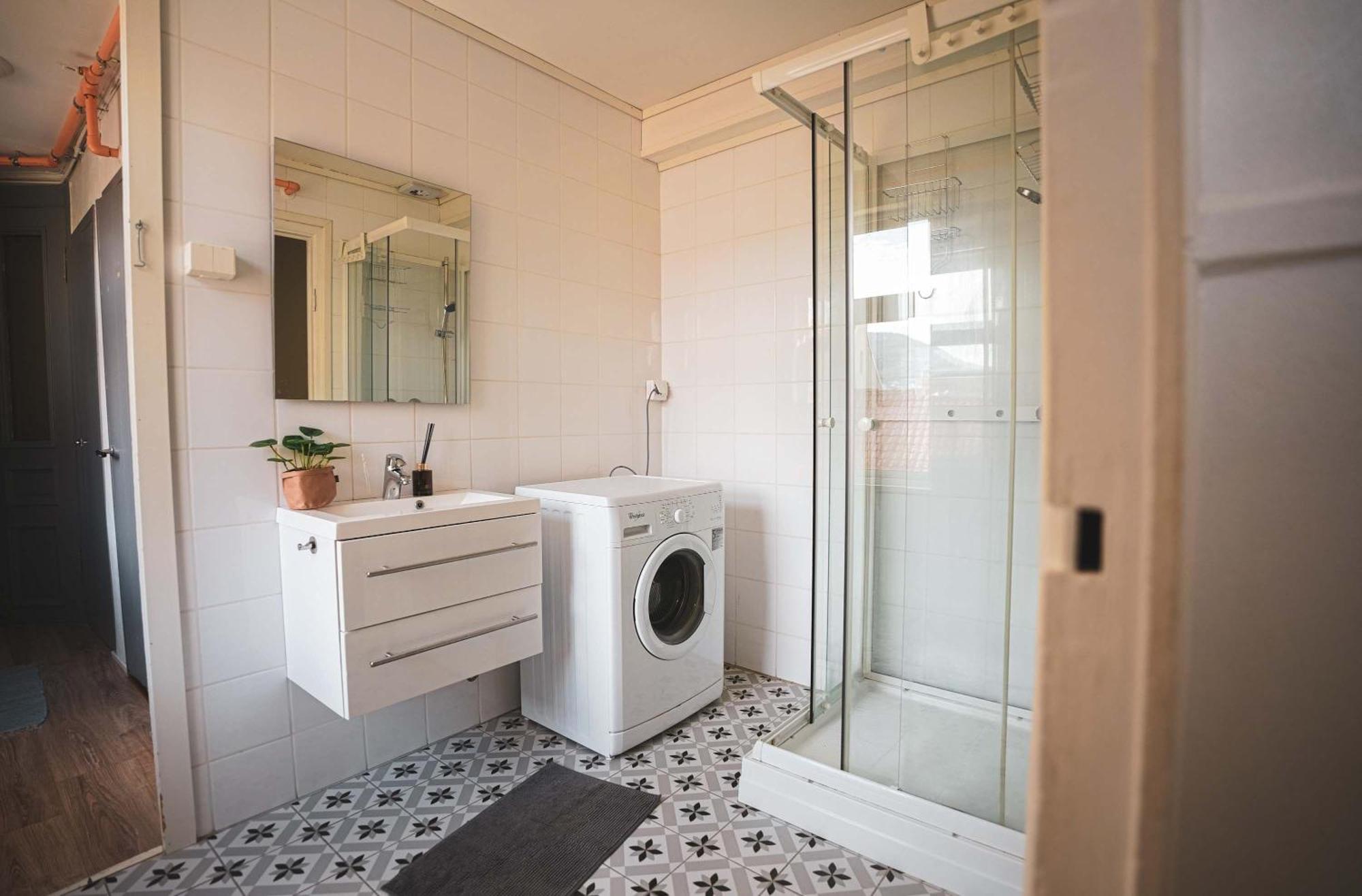 3ng47 - Cheap 4br *